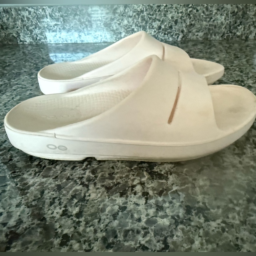 Oofos soft pink Slide Sandals W8